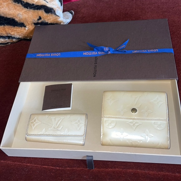 Authentic Louis Vuitton set of wallets monogram beiges vernis - Picture 1 of 16